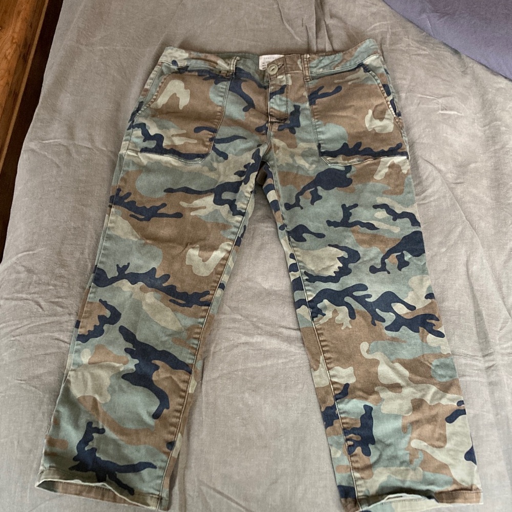 Sanctuary Camo Capri Pants